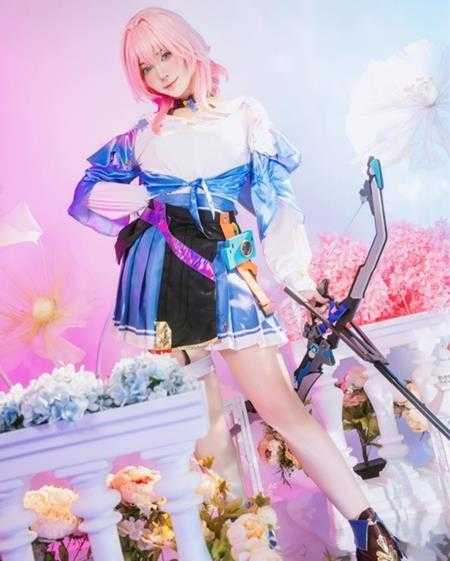 COSPLAY图赏：大马正妹COS《星铁》卡夫卡 内衣御姐成熟好身材