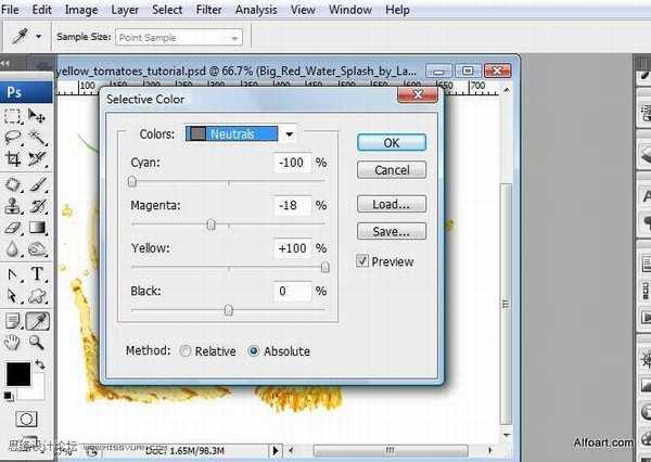 PS合成装满液体的玻璃光泽西红柿
